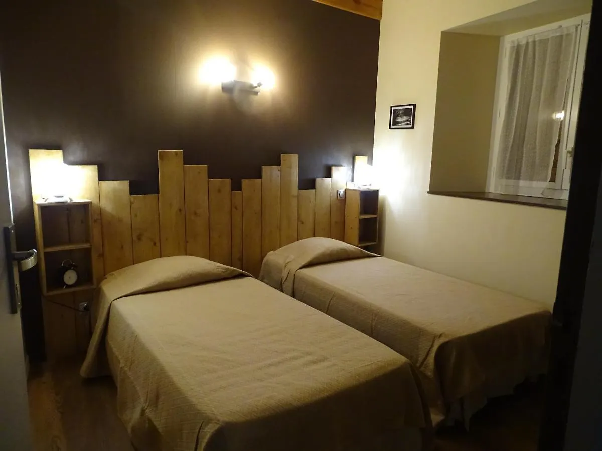 Gite Du Treuil Ignaux 度假居